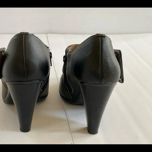Softshoe black ankle leather boots. Size 8.5. In excellent condition. - Picture 4 of 10